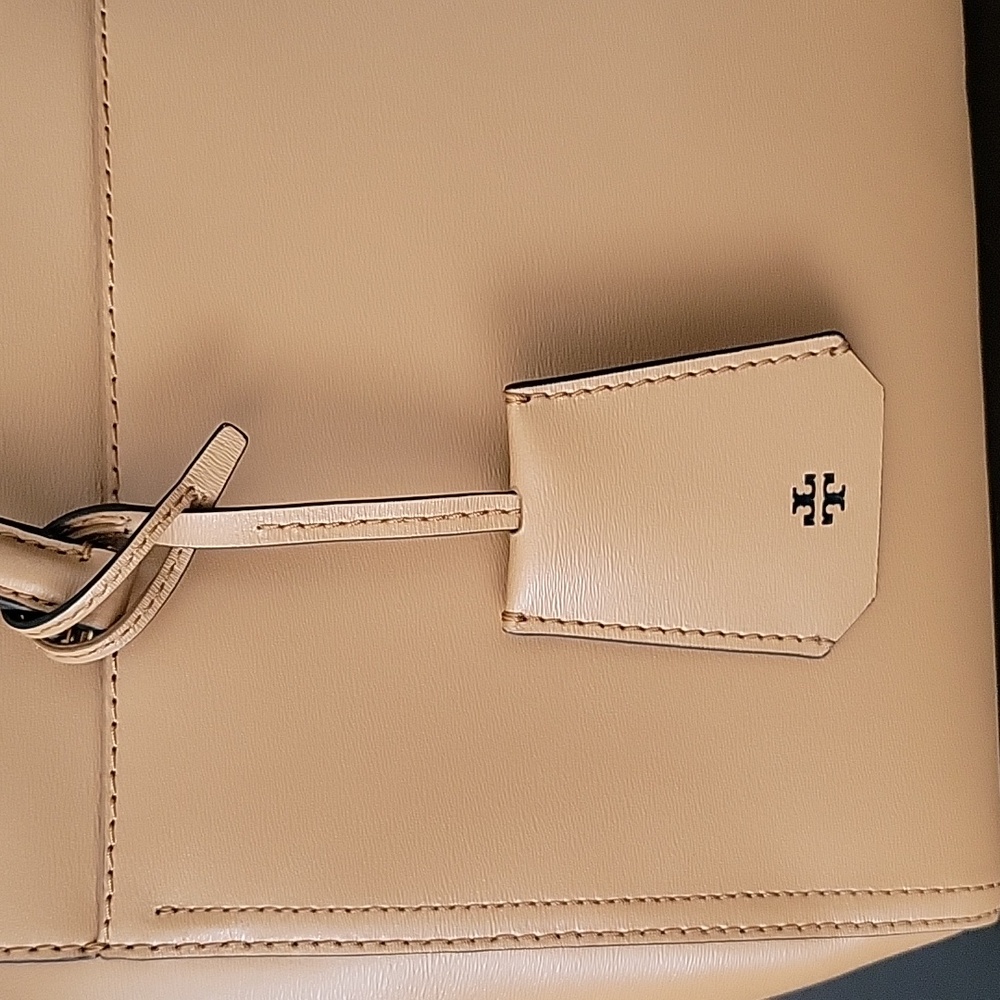 ⭐️EUC Tory Burch Parker Tote - Picture 7 of 15
